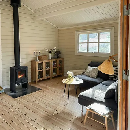 Charming Log Close To The Water And Prázdninový dům Hou (Nordjylland)