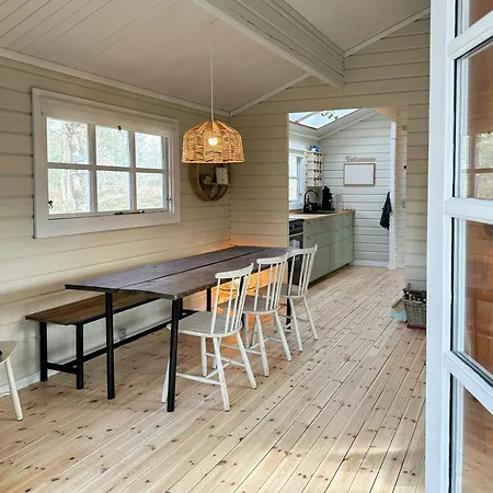 Charming Log Close To The Water And Prázdninový dům