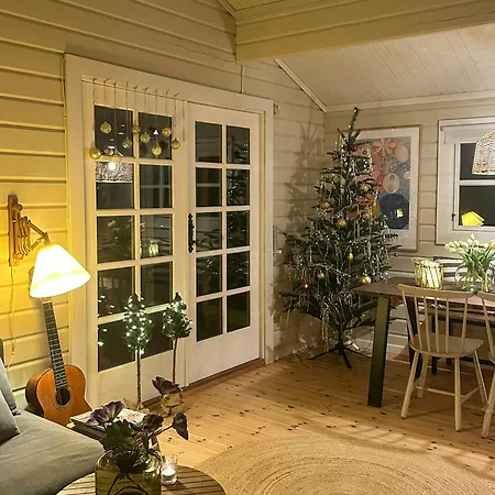 度假居 Charming Log Close To The Water And