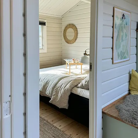 Prázdninový dům Charming Log Close To The Water And *