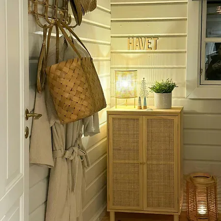 Charming Log Close To The Water And Prázdninový dům Hou (Nordjylland)