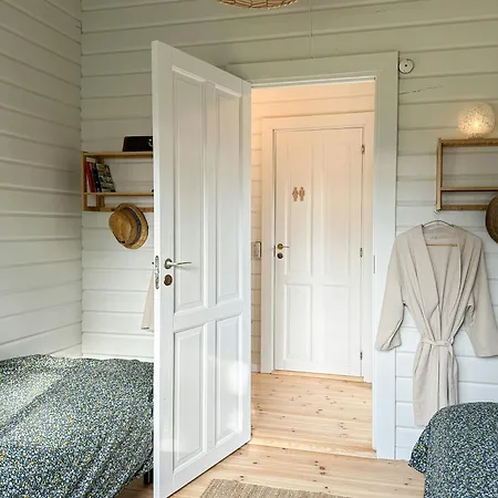 Prázdninový dům Charming Log Close To The Water And *